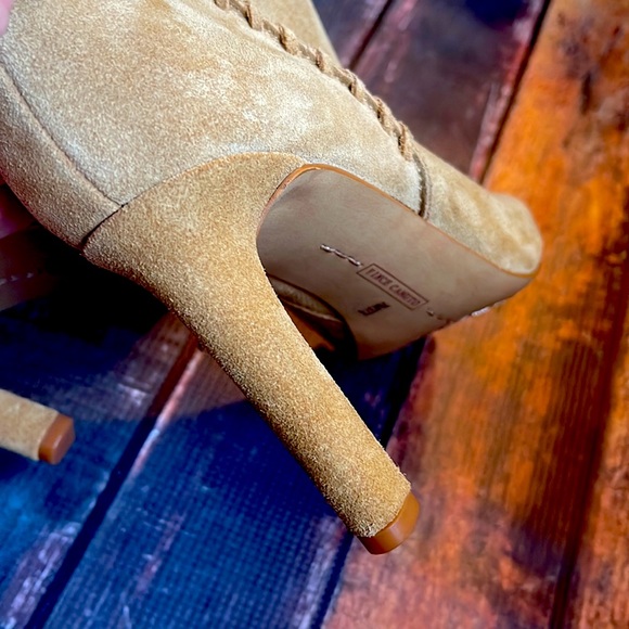 Vince Camuto booties - Picture 7 of 13